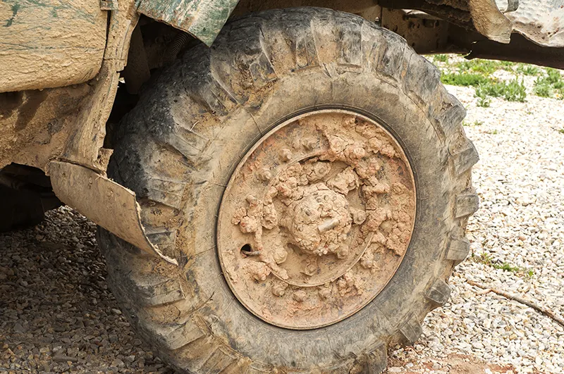 Должна ли спец и грузовая техника выезжающая со строительных площадок быть чистой?