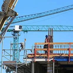 Стойки ограждения при строительстве